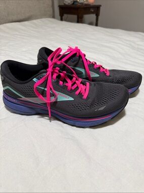 Brooks Ghost 15, Black / Blue / Aruba, Women’s 10